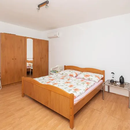 Apartment 3 Bedroom Amazing In *