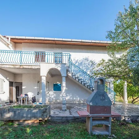 3 Bedroom Amazing In Apartment *
