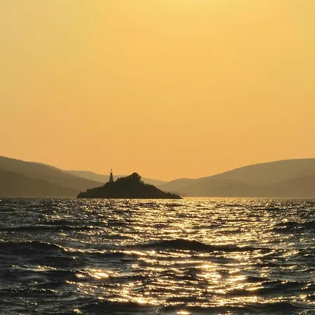 3 Bedroom Amazing In Apartman Trogir